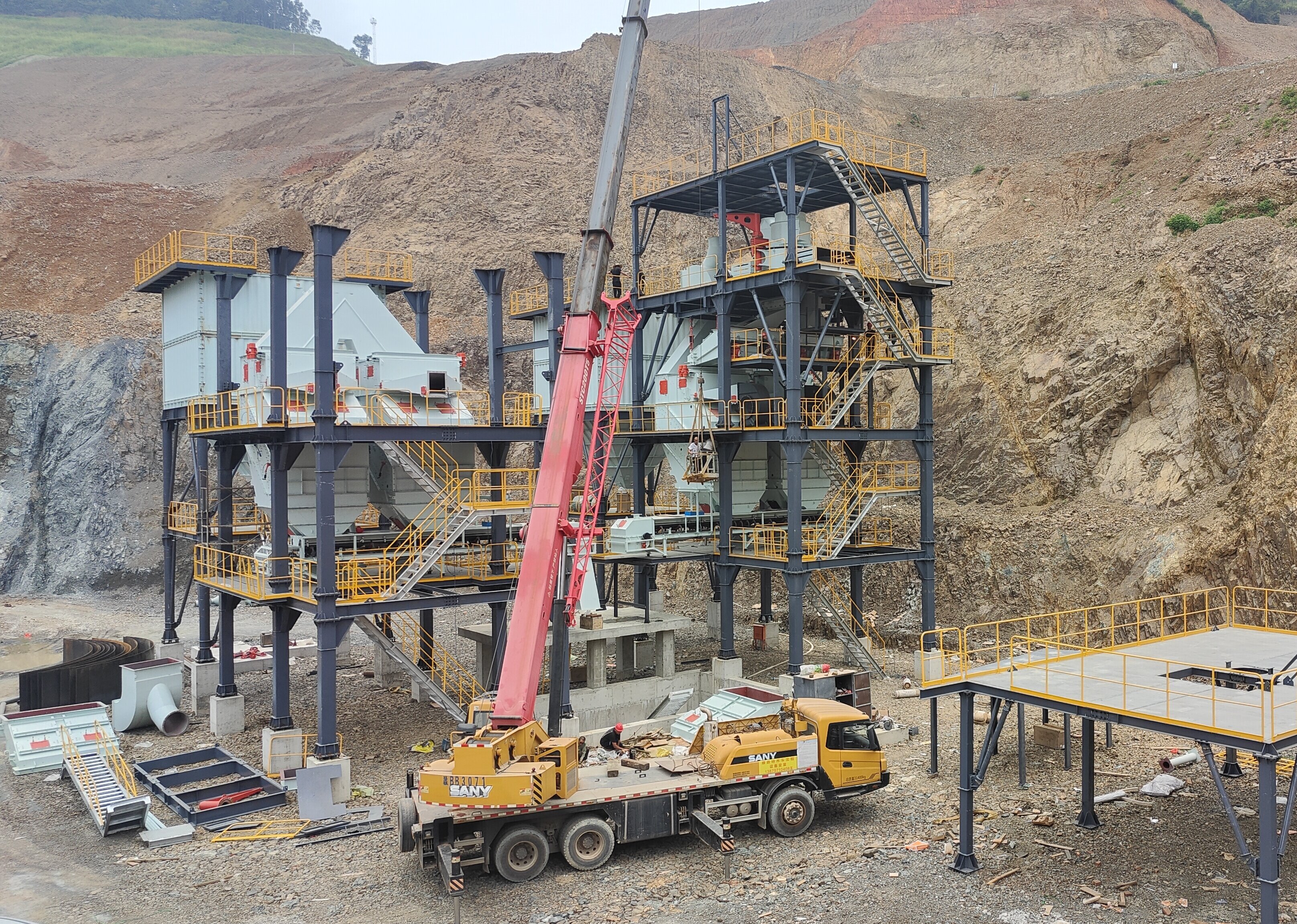 突破行業(yè)瓶頸！新型干法制砂樓實現(xiàn)配比可調(diào)、含粉率可控 引領(lǐng)綠色制砂新變革